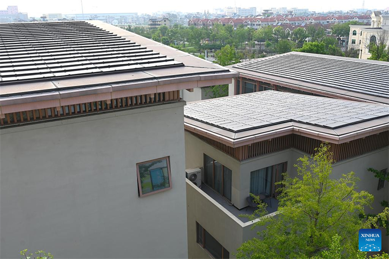 Dorfgemeinschaft nutzt aktiv M?glichkeiten zur Reduktion von Umweltbelastungen und Kohlenstoffemissionen