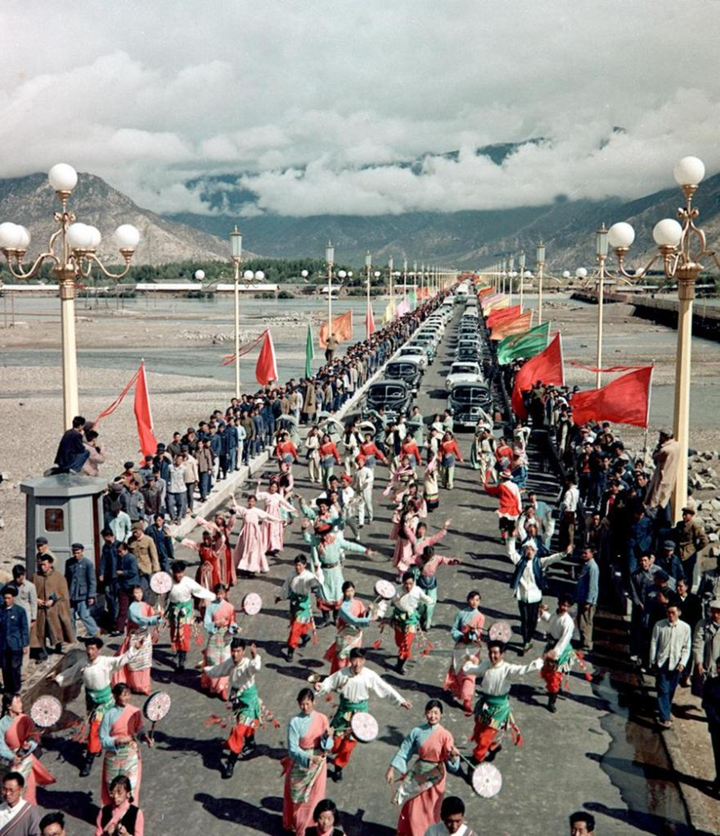 Brücken in Lhasa verk?rpern Entwicklung von Xizang