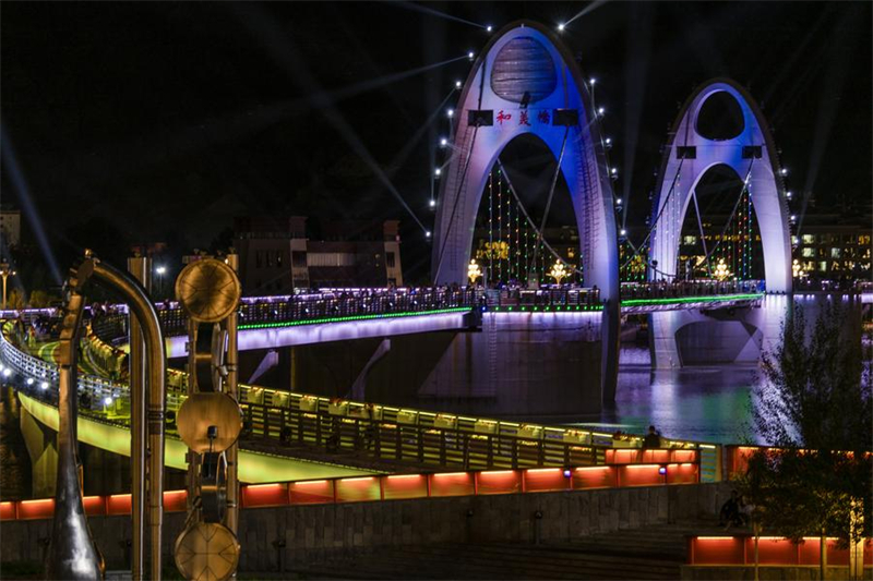 Brücken in Lhasa verk?rpern Entwicklung von Xizang