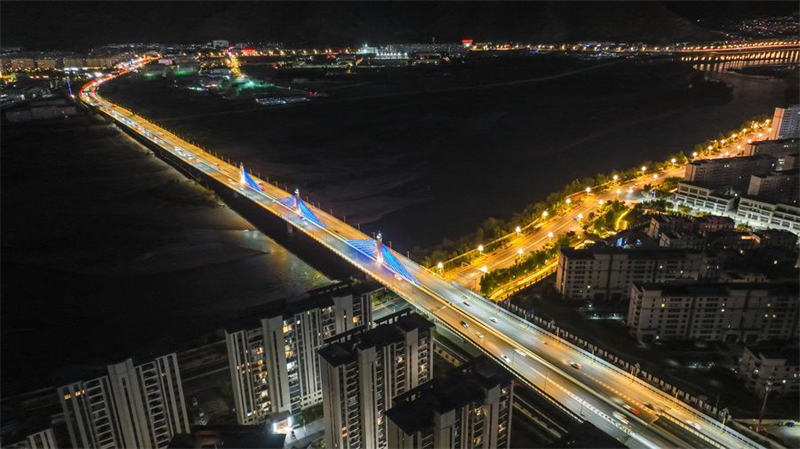 Brücken in Lhasa verk?rpern Entwicklung von Xizang