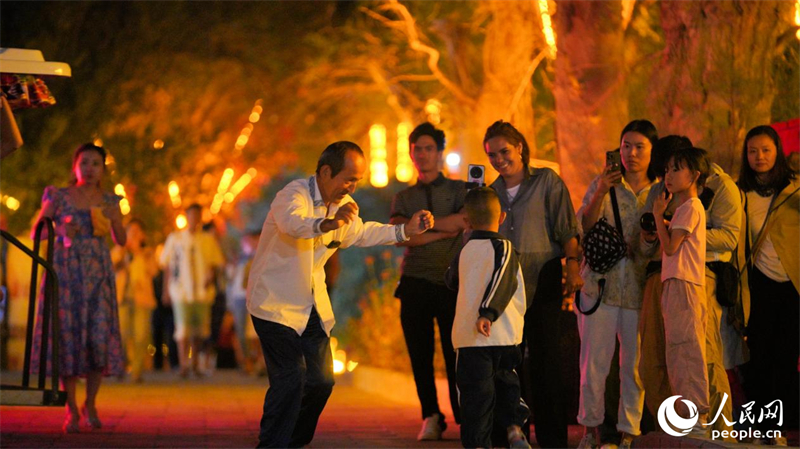 Die Altstadt von Kuqa bei Nacht