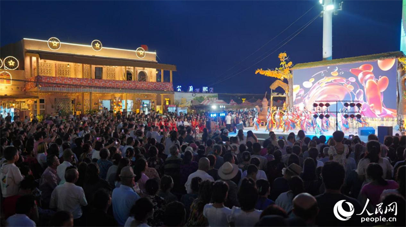Die Altstadt von Kuqa bei Nacht
