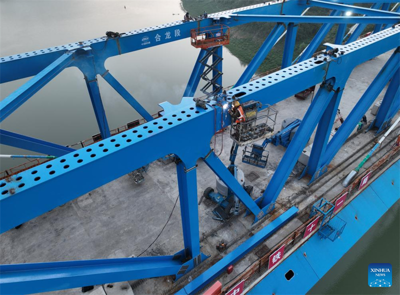 Stahlfachwerktr?ger der Hanjiang-Brücke der Hochgeschwindigkeitsbahnstrecke Xi'an-Shiyan fertiggestellt