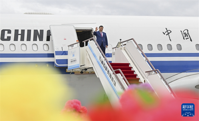 Xi Jinping zur Teilnahme an Feierlichkeiten zum 60-j?hrigen Jubil?um des Autonomen Gebiets Xizang in Lhasa eingetroffen