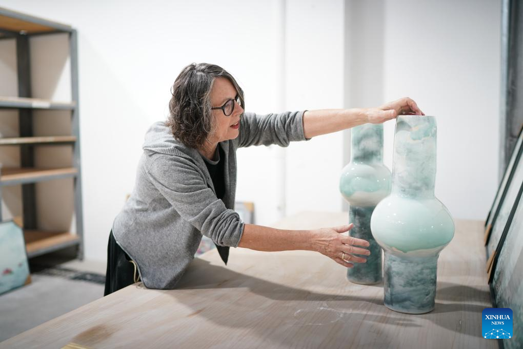 Deutsche Keramikkünstlerin l?sst sich in Chinas ?Porzellanhauptstadt“ inspirieren