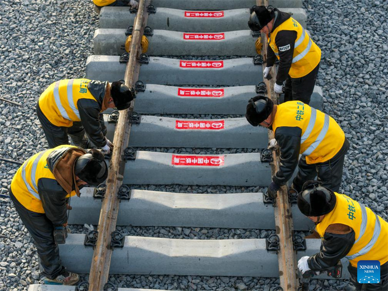 Gleisverlegung für Hochgeschwindigkeitsstrecke Harbin–Yichun abgeschlossen