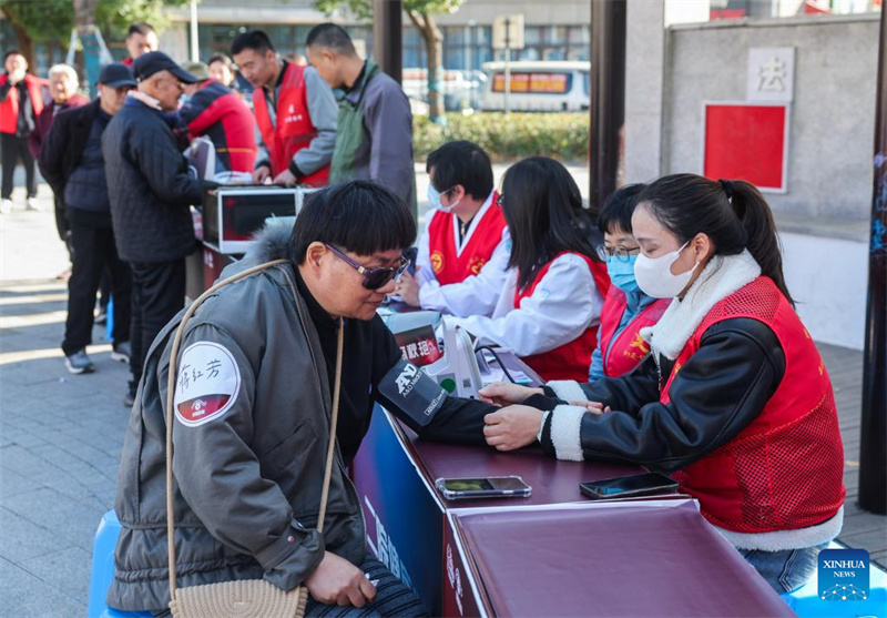 Kino in Jiaxing in der Provinz Zhejiang zeigt barrierefreien Film für sehbehinderte Menschen