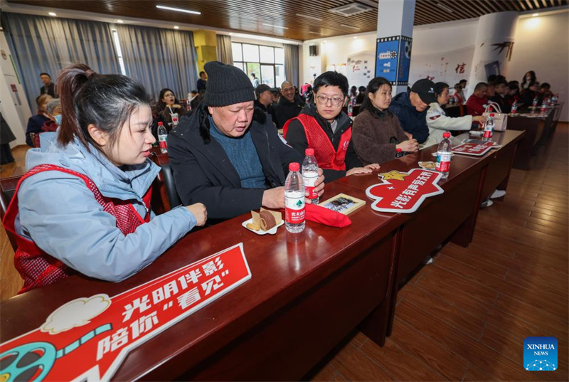 Kino in Jiaxing in der Provinz Zhejiang zeigt barrierefreien Film für sehbehinderte Menschen