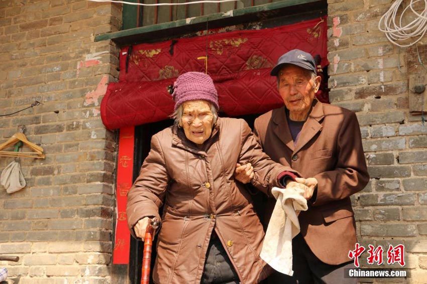 Ehepaar in Henan feiert ?Fossile Hochzeit“